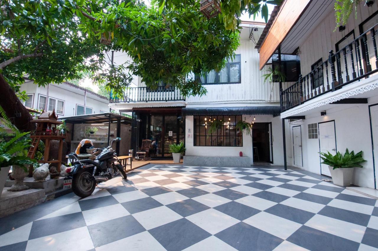 The Hidden House Vandrarhem Bangkok Exteriör bild